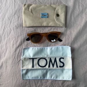 Toms sunglasses in Yellow with cloth and case